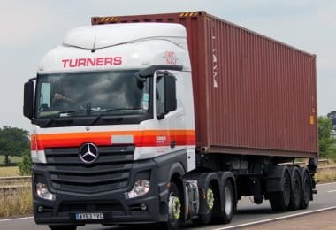Compania Turner angajeaza soferi C + E in Felixstowe Anglia