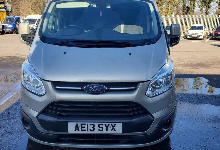 Vand Duba Ford Transit In Feltham, Londra