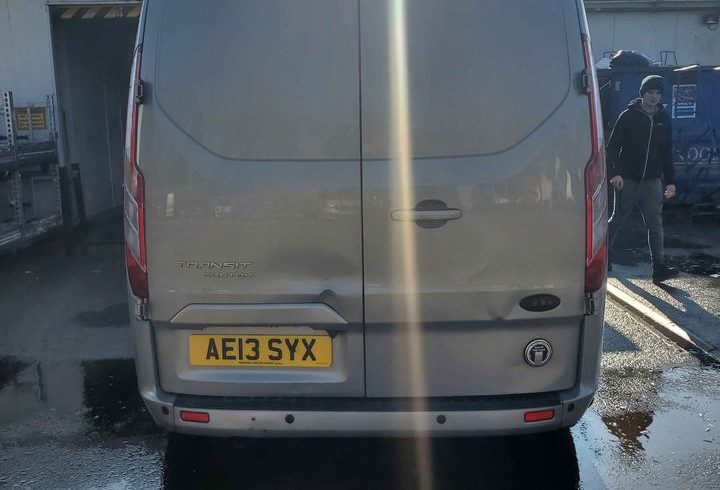 Vand Duba Ford Transit In Feltham, Londra