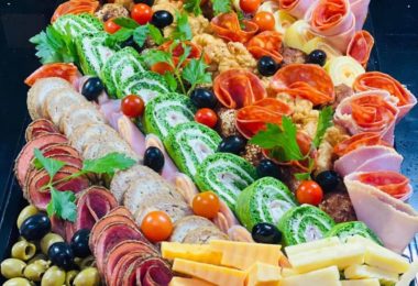 Platouri Aperitive Si Prajituri De Casa In Woodford Green, Londra