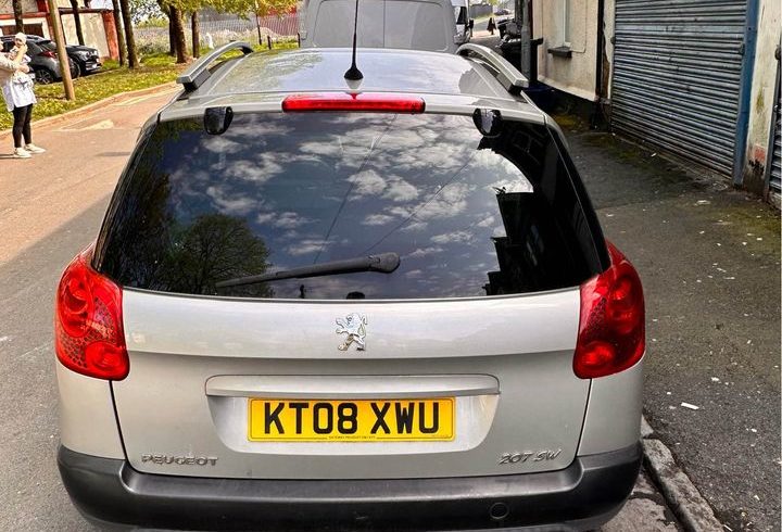 Vand Masina Peugeot In Newport, UK