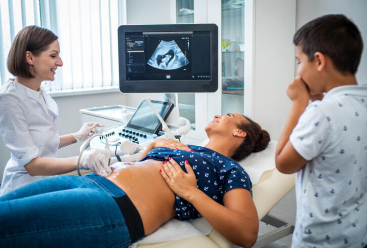 Medic Ginecolog Roman in Londra pe ROLO