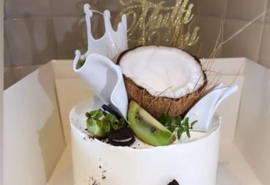 Preparam Torturi si Prajituri Candy Bar in Newbury Park, Londra