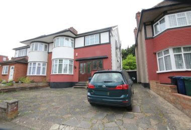 De inchiriat Casa cu 5 Dormitoare in Edgware, Londra