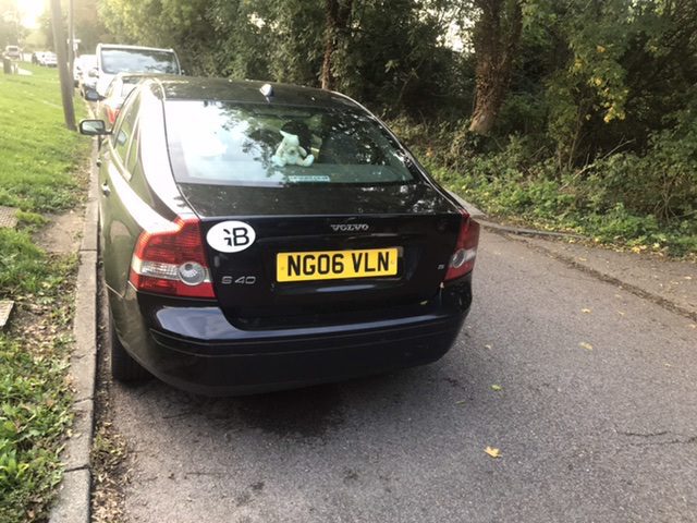 Vand masina Volvo S40 1.6 2006 benzina in Enfield Londra