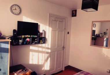 Închiriez camera dubla in Leyton Londra