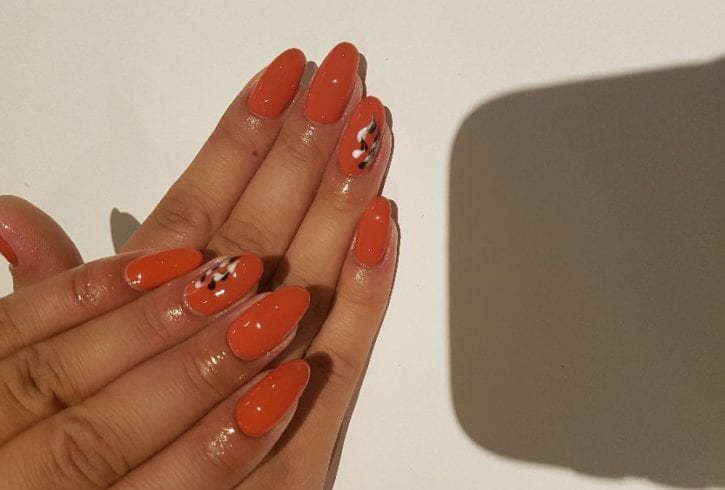 Manichiura frumoasa, o carte de vizita Manichiura frumoasa, o carte de vizita