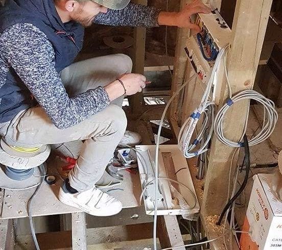 Electrician cu experienta - Instalari / Modificari / Reparatii - Lucrari in pret Londra