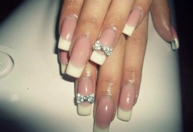 Pun unghii cu gel sau acryl - zona Kingsbury
