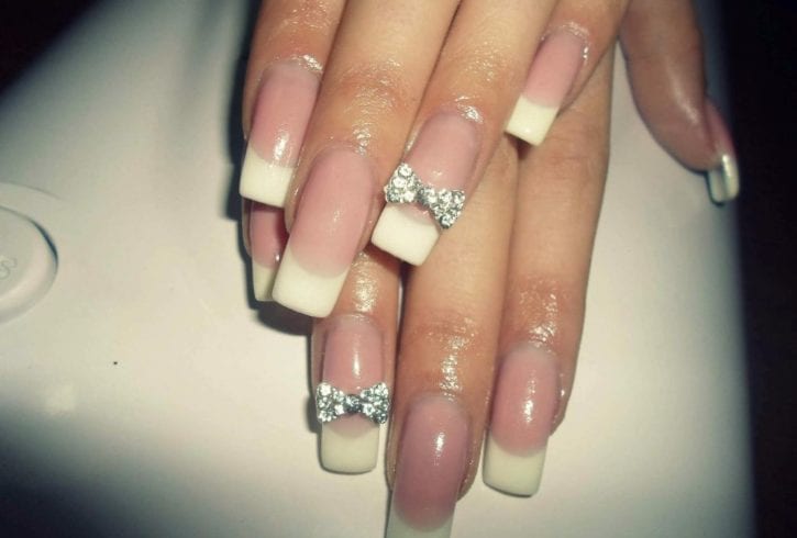 Pun unghii cu gel sau acryl - zona Kingsbury