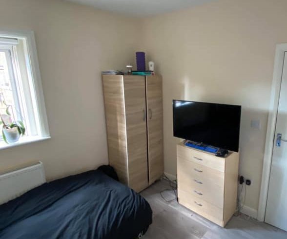 Chirie camera dubla pentru 2 băieți in Plaistow