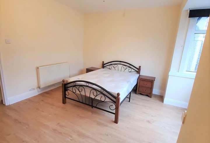 Chirie casa cu 4 dormitoare in Leytonstone