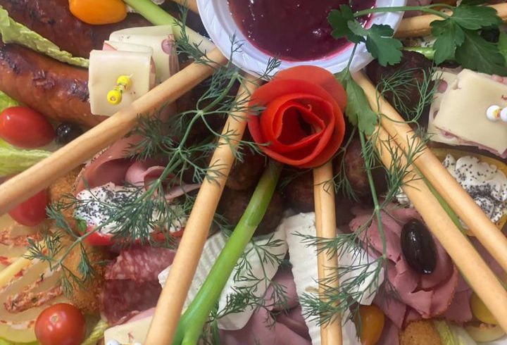 Comenzi Aperitive Saratele Prajituri South Ockendon