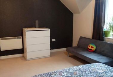 Inchiriez camera dubla in Woodford Green