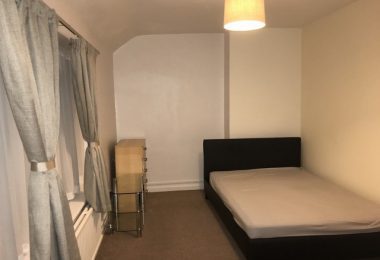 Inchiriez camera dubla large in Dagenham