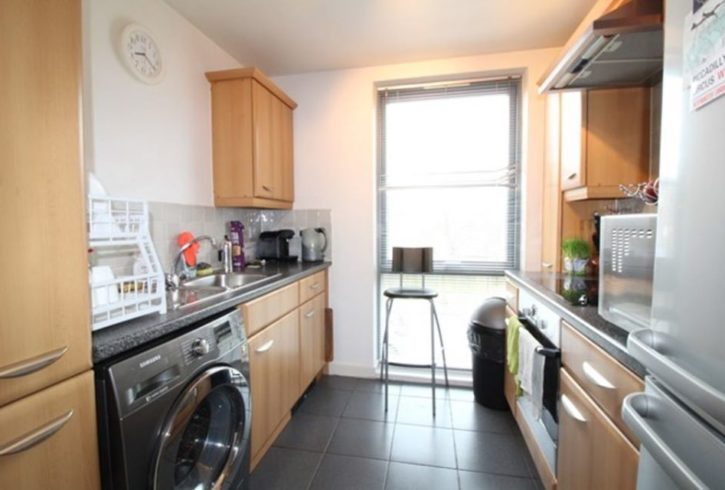 Inchiriez o camera dubla pentru un cuplu Colindale