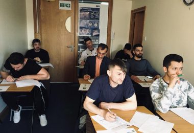 Trainer / profesor persoana cu experienta in predare