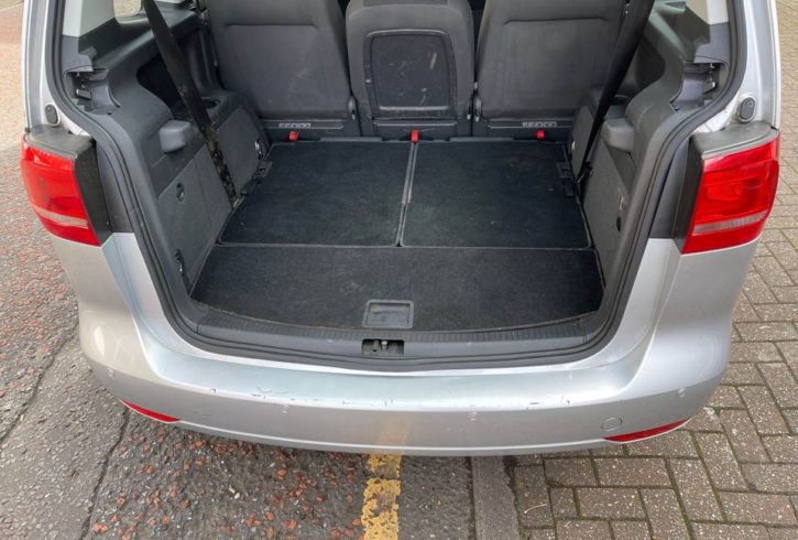 Vand Volkswagen Touran 2011 in Barking Londra