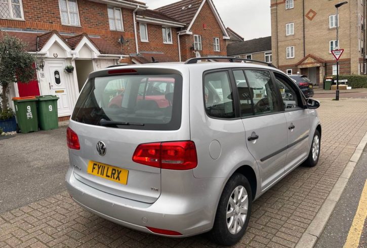 Vand Volkswagen Touran 2011 in Barking Londra