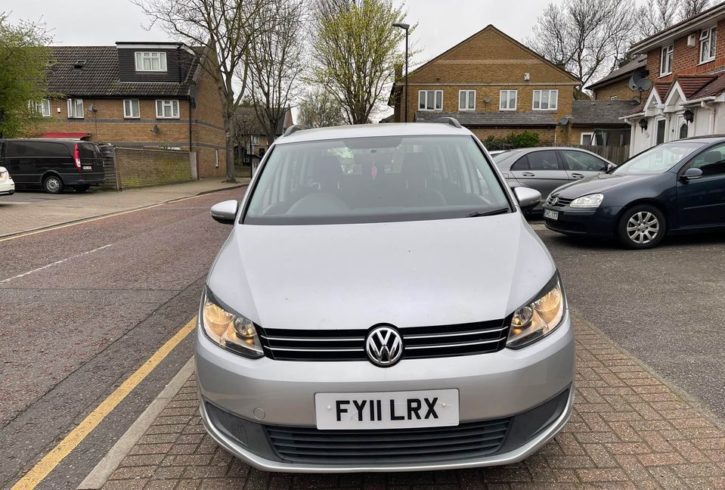 Vand Volkswagen Touran 2011 in Barking Londra